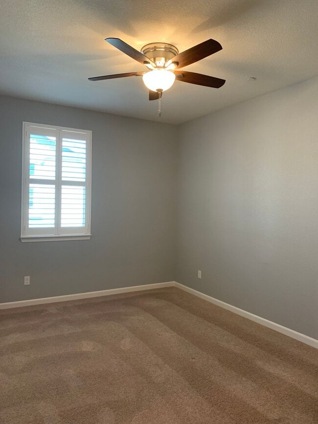 Building Photo - Designer Inspired 4x3 Stunning Home with Bonus Room and 2 Car Garage!