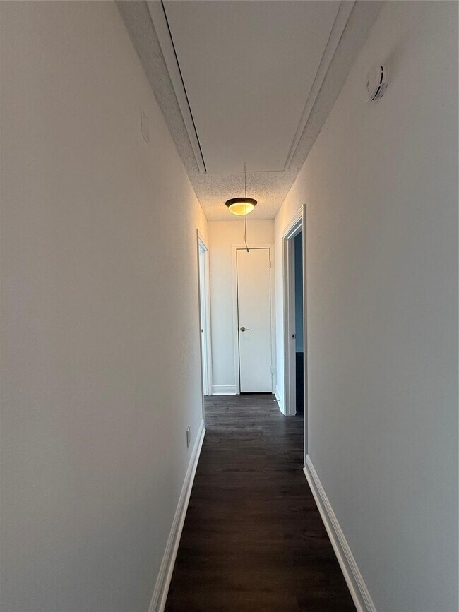 Building Photo - 2406 Lakefield Way