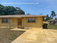 Building Photo - Very Spacious 1/1 Duplex with fenced in ba...