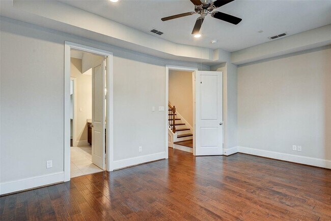 Building Photo - 720 N Shepherd Dr