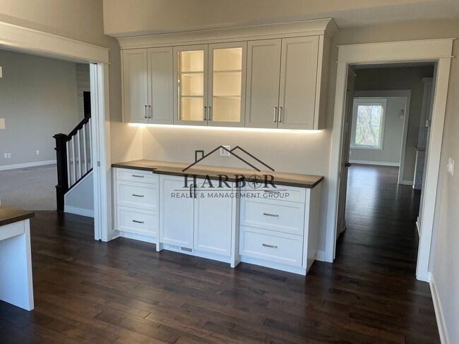 Building Photo - 2049 Kerry Dr NE