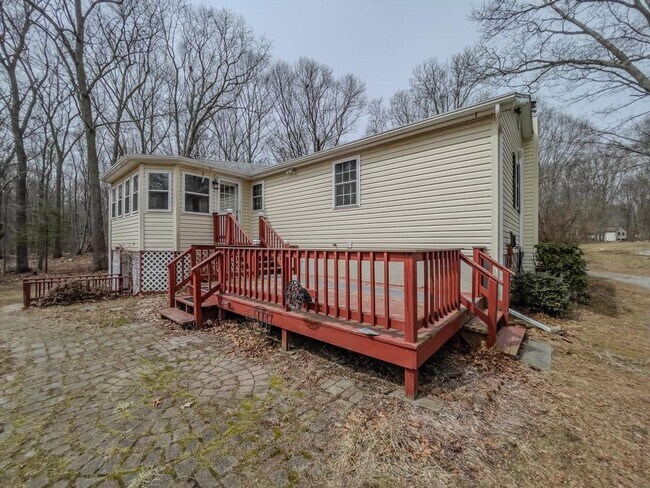 Building Photo - Refined Ranch Living in a Private Natural Setting