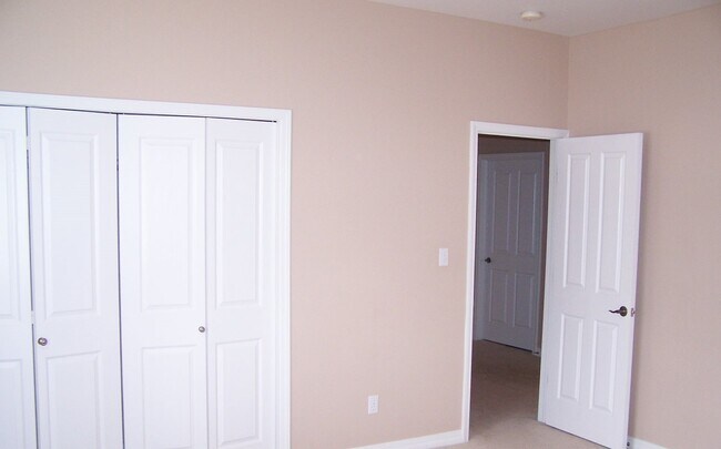 Building Photo - 2361 Craycroft Dr