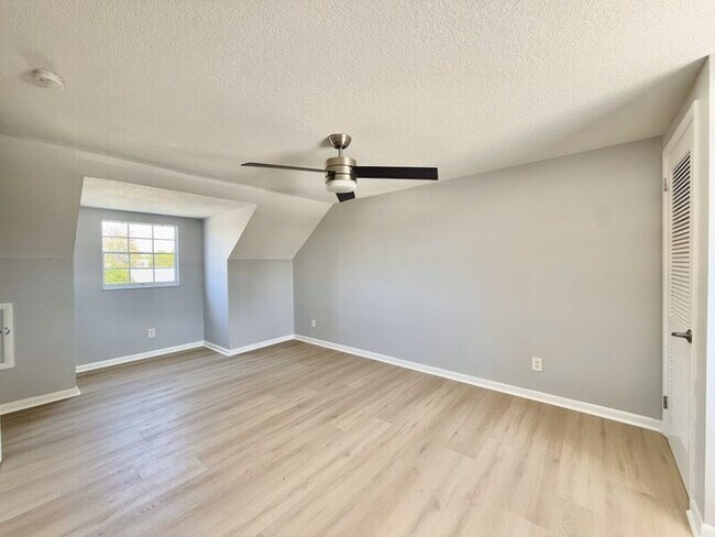 Building Photo - 8718 Thornwood Ln