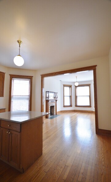 Building Photo - 1742 W Addison St