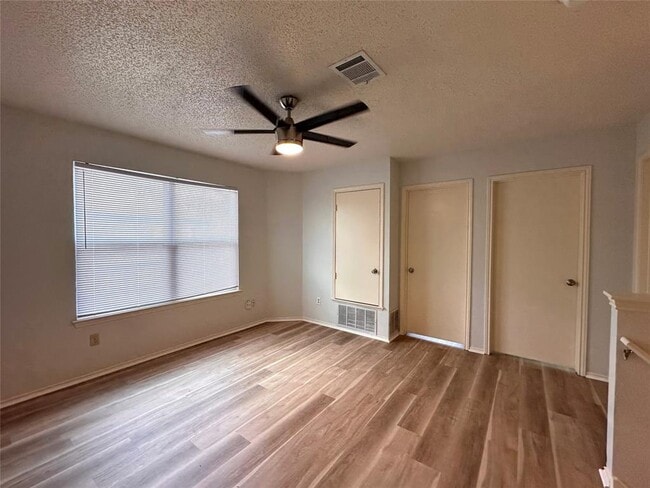 Building Photo - 8604 Piney Creek Bend