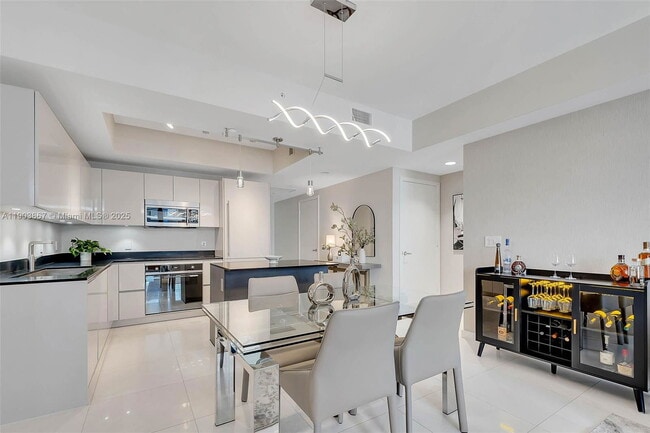 Building Photo - 1010 Brickell Ave