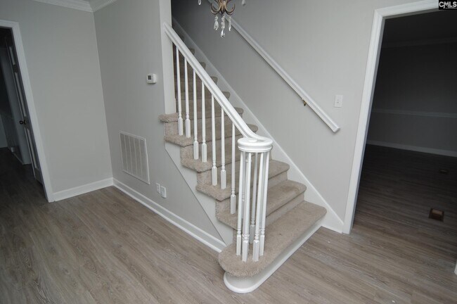 Building Photo - 123 Valley Springs Rd