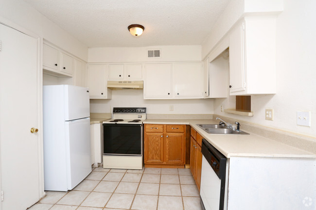 1BR, 1BA - 770SF - Kitchen - Wentwood At Macarthur