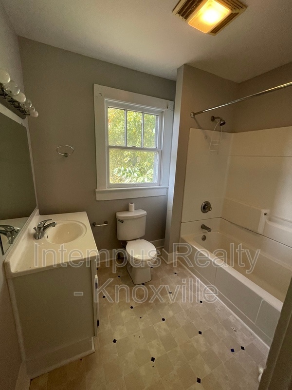 Building Photo - 1602 Dora St