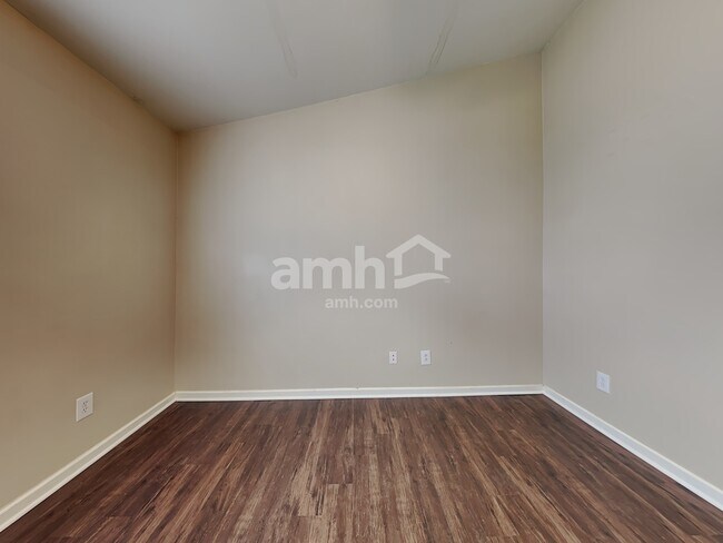Building Photo - 926 Wolf Pack Way