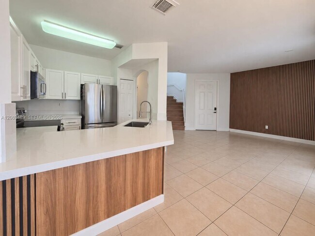 Building Photo - 7800 NW 116 Pl