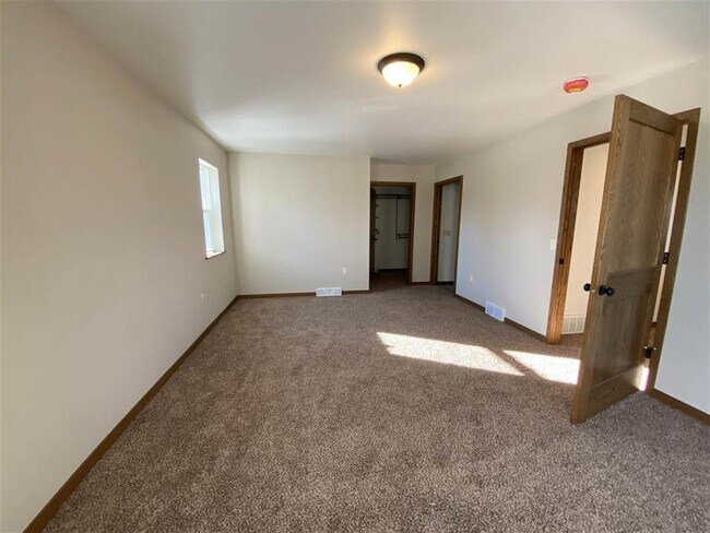 Building Photo - 2303 Main St