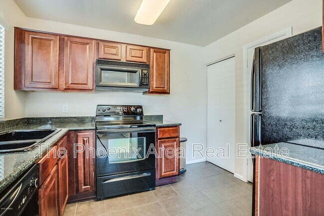 Building Photo - 10055 E Mountainview Lake Dr