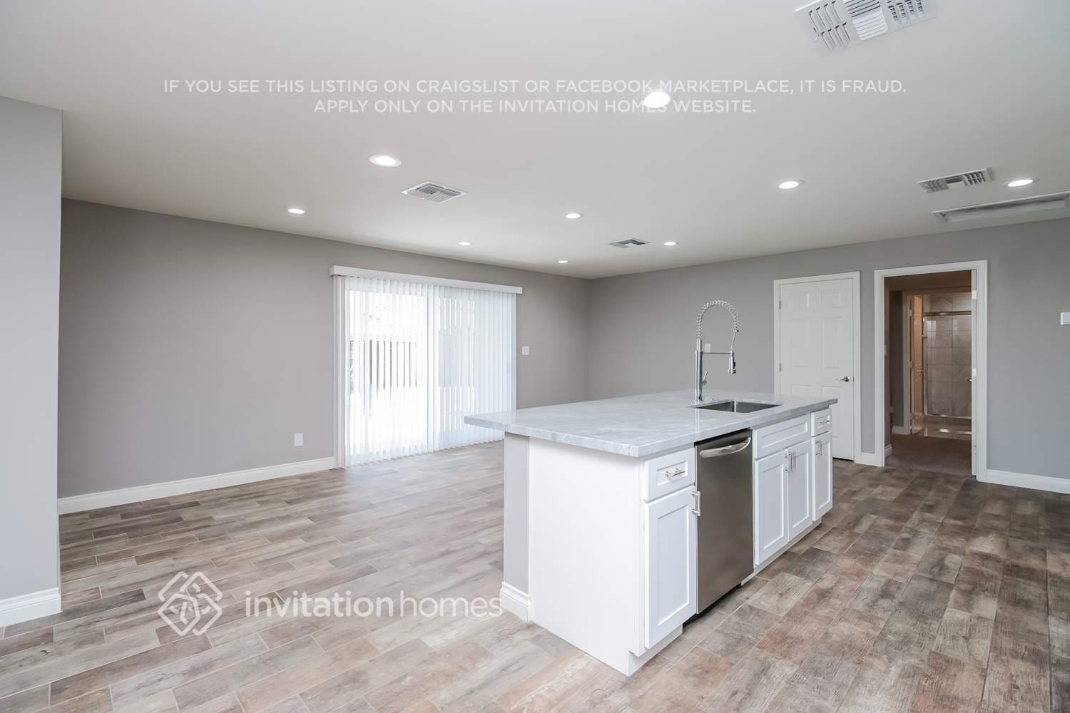 Building Photo - 1335 E Hermosa Dr