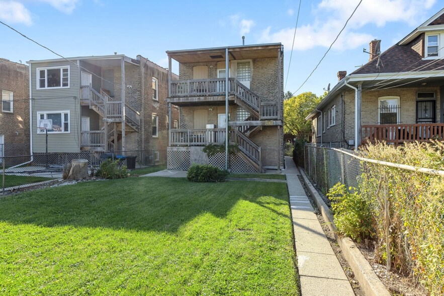 Building Photo - 7825 S Loomis Blvd