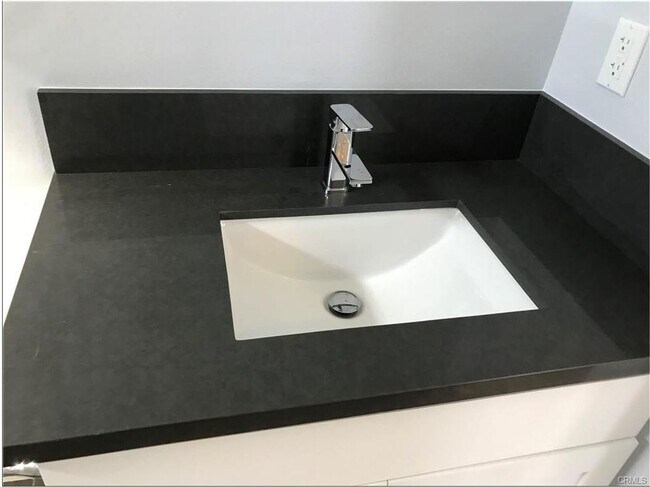 Building Photo - 85(221)