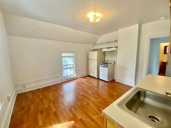 Building Photo - 920