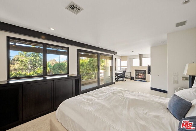 Building Photo - 215 S Anita Ave