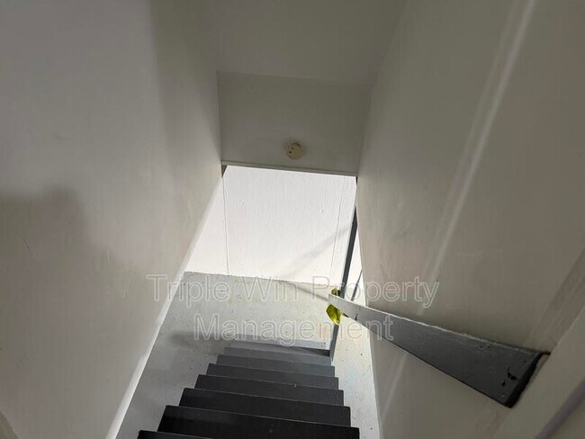 Building Photo - 6811 Brower Ct