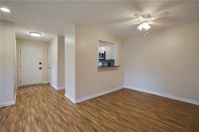 Building Photo - 210 Wynnes Ridge Cir SE
