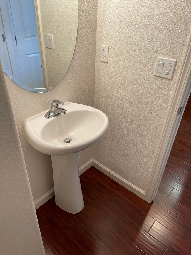 Building Photo - MODERN NEWER 3 BEDROOM 2 STORY FAIRFIELD *...