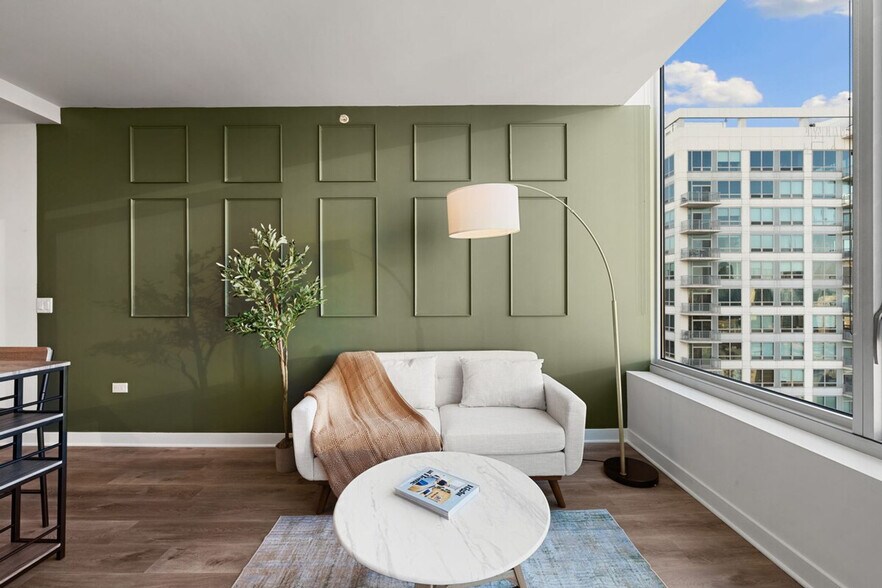 Primary Photo - 720 S Wells St