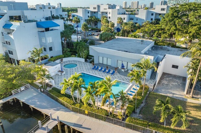 Building Photo - 429 Poinciana Island Dr