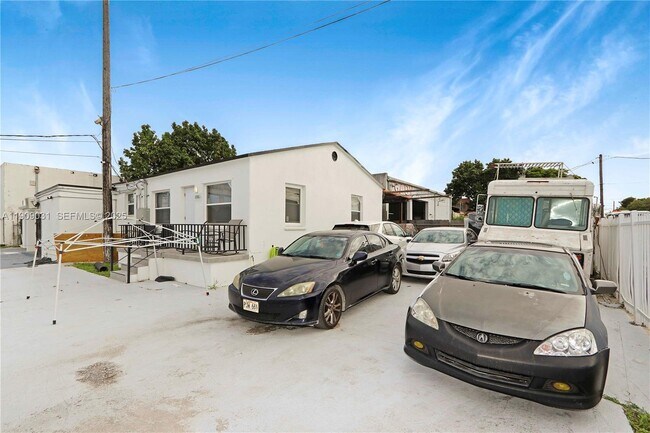 Building Photo - 3705 NW 35th Ave