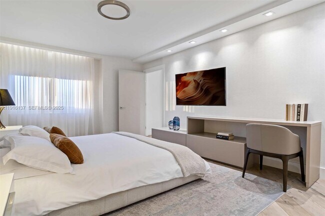 Building Photo - 2301 Collins Ave