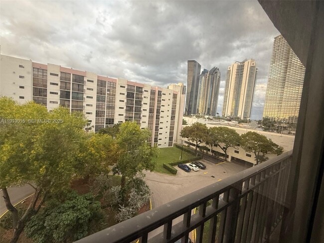 Building Photo - 17011 N Bay Rd