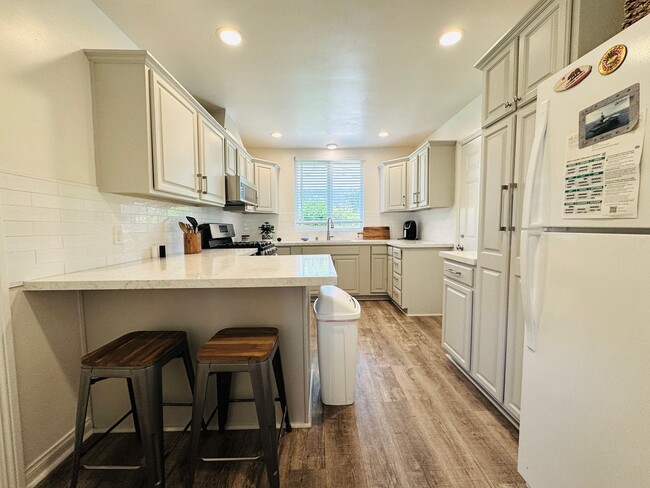 Building Photo - 4 BED / 2 BATH NEAR SDSU w/ LARGE BACKYARD...