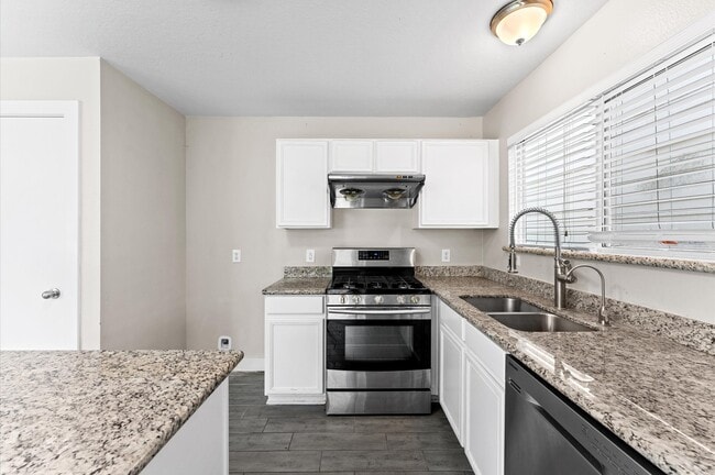 Building Photo - 7419 Ravenswood