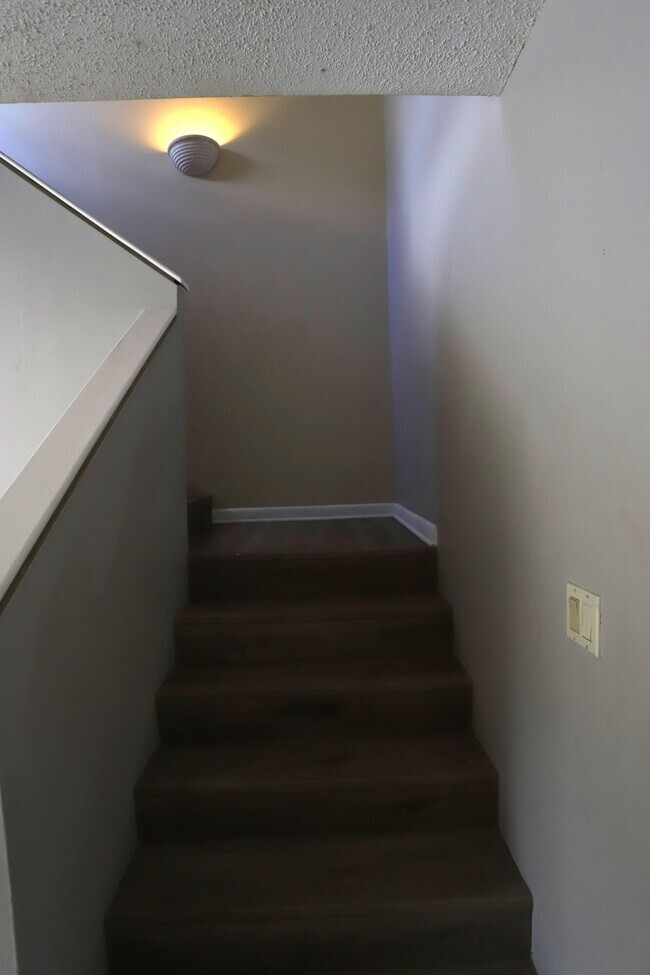 Building Photo - 421 Cypress Way W