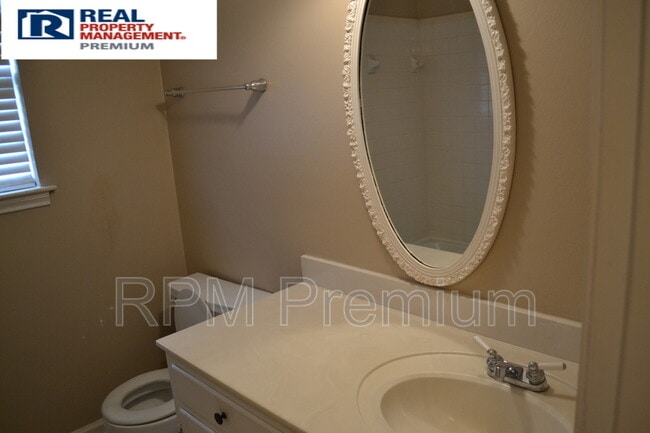 Building Photo - 807 Chipley St