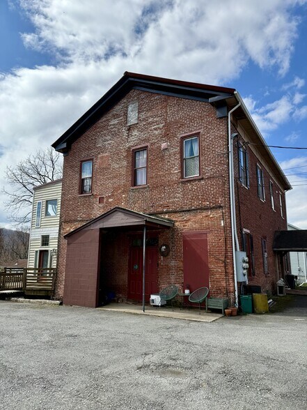 Side of building where entry is - 628 W Market St