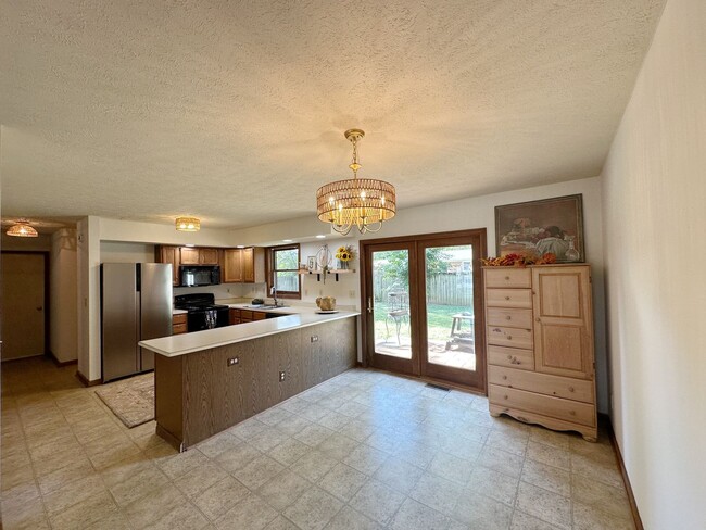 Building Photo - AVAILABLE NOW! Updated 3 Bed/2.5 Bath, 2 Car Garage - Close to Purdue & West Laf. Schools