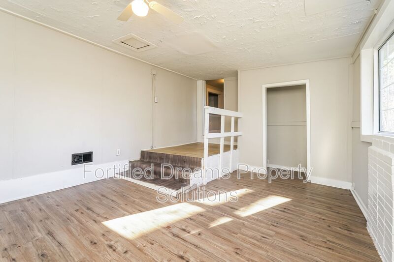 Building Photo - 3909 Burtis St