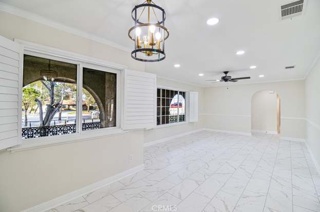 Building Photo - 17433 Sultana St