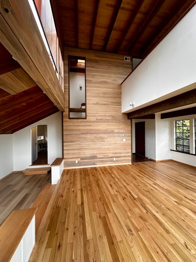 Building Photo - Unique Open living Space in North Berkeley