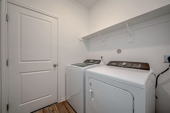 Building Photo - 7134 Glennwick Grv Ln