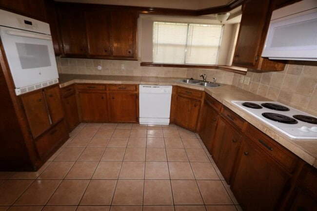 Building Photo - 6907 Dartford Ct