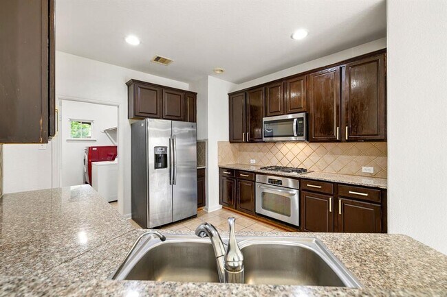 Building Photo - 9415 Herons Grove Ln
