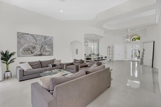 Building Photo - 6564 Somerset Cir