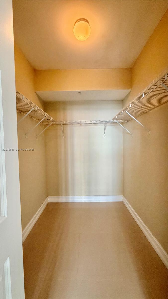 Building Photo - 1755 E Hallandale Beach Blvd
