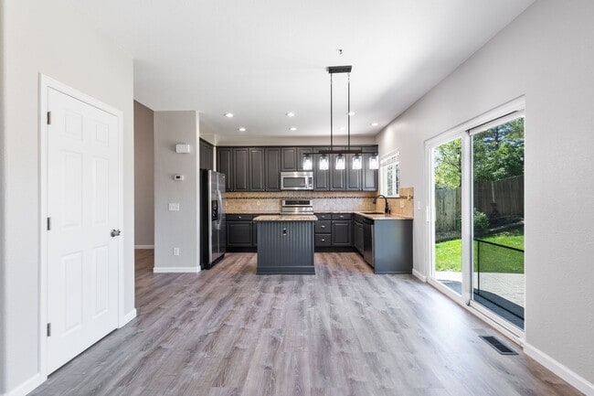 Building Photo - Spacious 5 bedroom home in the heart of Parker!