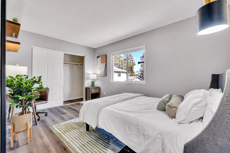 Building Photo - 2361 Gonzaga Ln