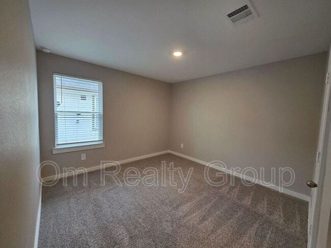 Building Photo - 1131 Hughes Crossing Dr