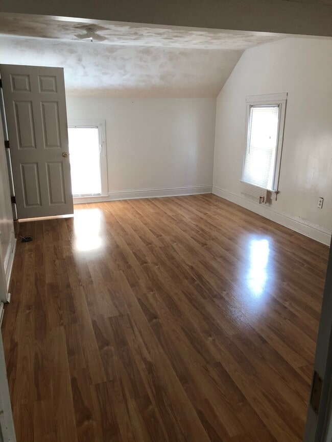 Building Photo - Three bedroom house in Godfrey