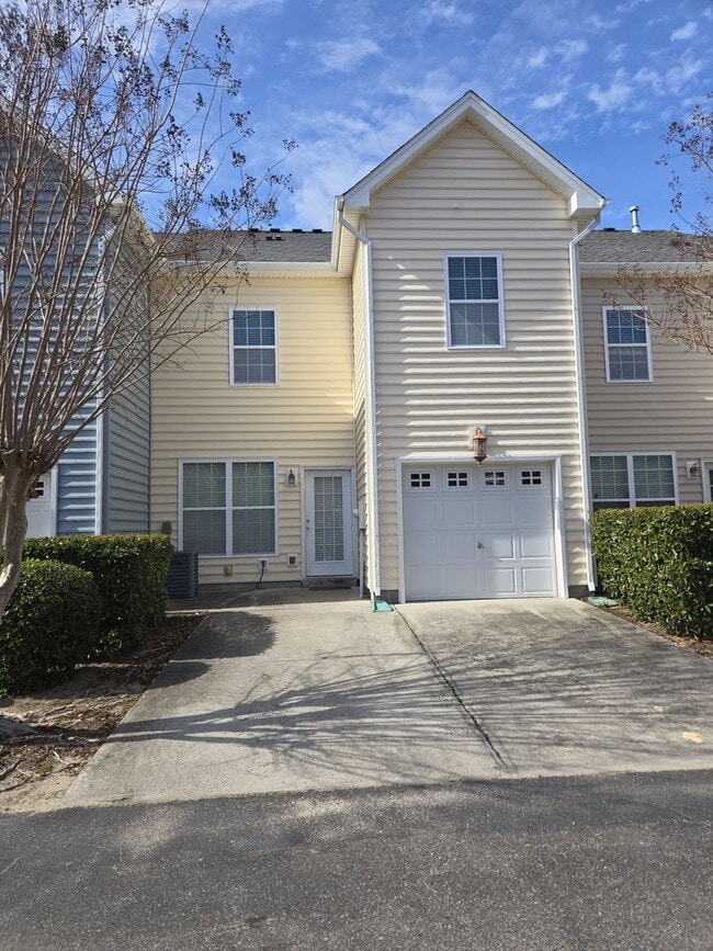 Building Photo - Virginia Beach living at its BEST!